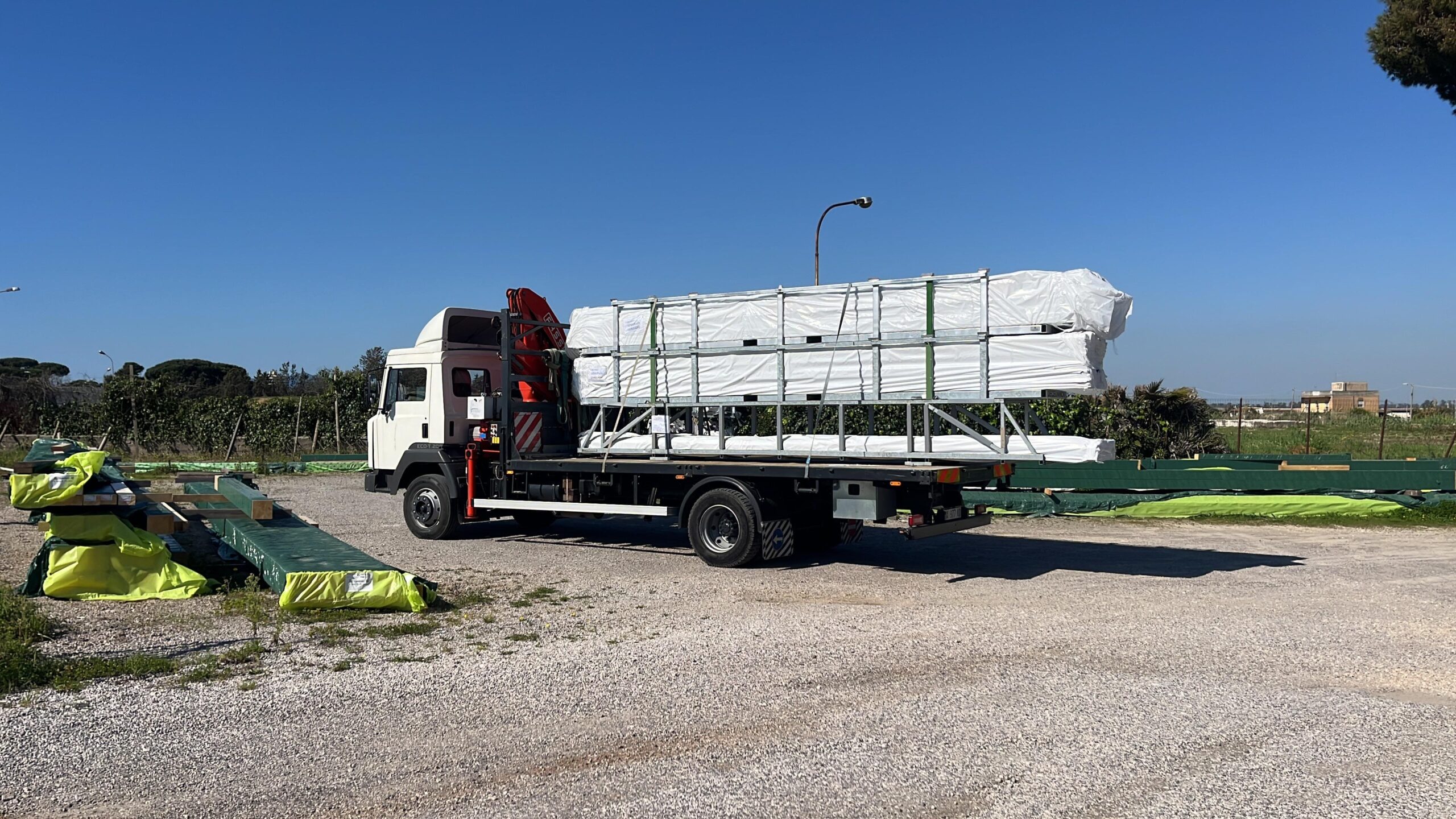 trasporto o noleggio camion con gru
